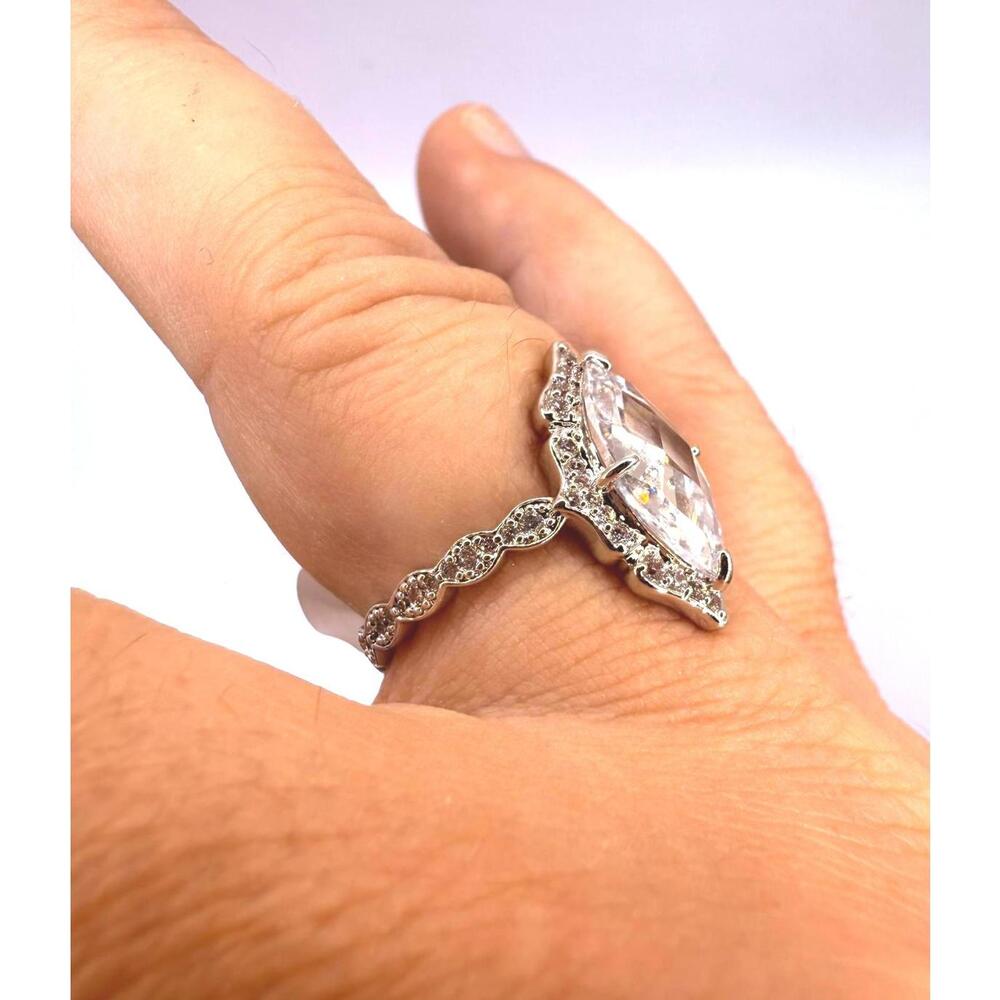 Bomb Party Oval Diamond CZ Regal Calling Ring Size 7 - Picture 5 of 8
